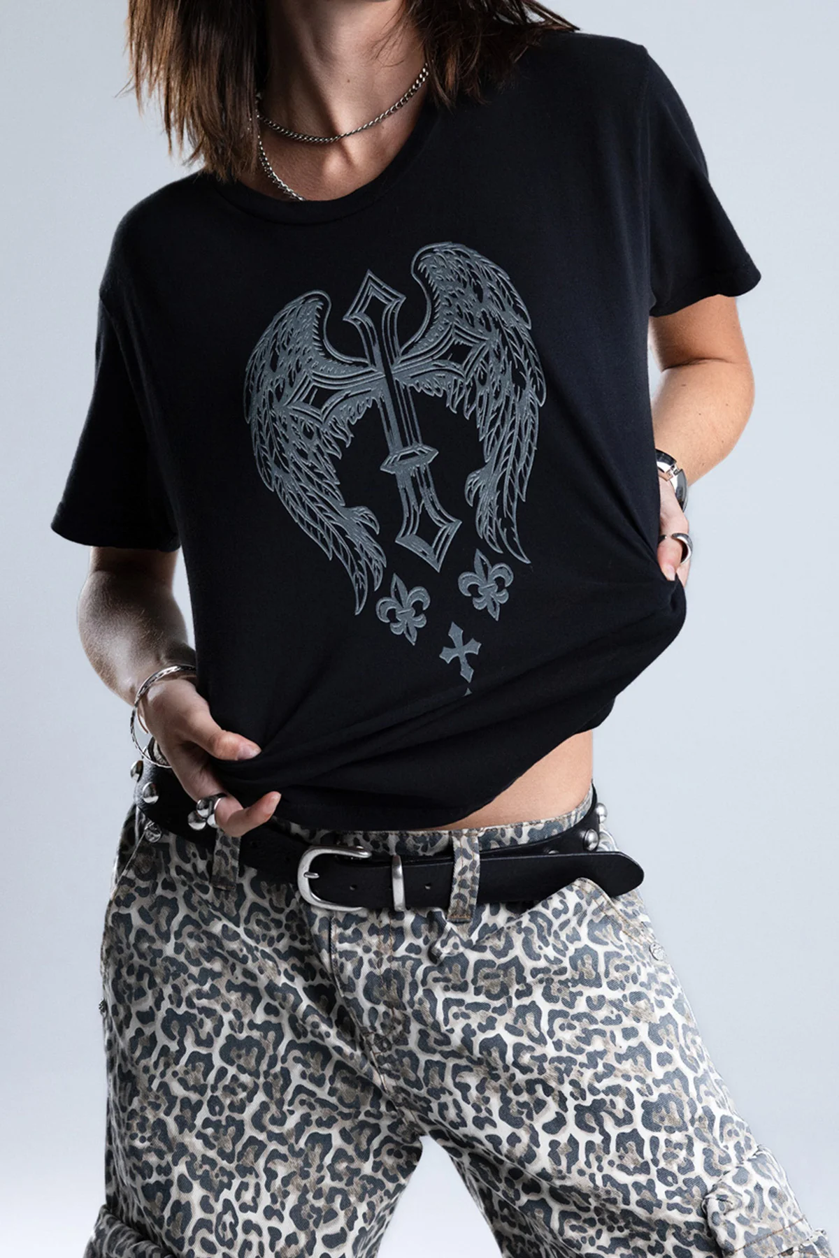 Vireen Graphic Tee - Image 4